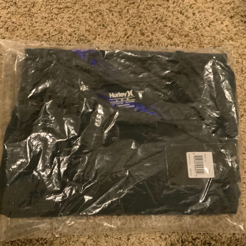 Men’s Black Hurley tee